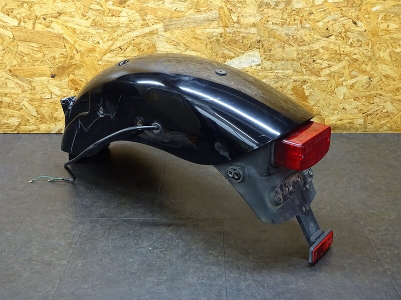 【250508】マグナ250(MC29-1700)◆ リアフェンダーセット リアフェンダーステー テール/ブレーキランプ 割れ有 【V-TWIN Vツイン | 中古バイクパーツ通販・買取　ジャンクヤード鳥取　JunkYard