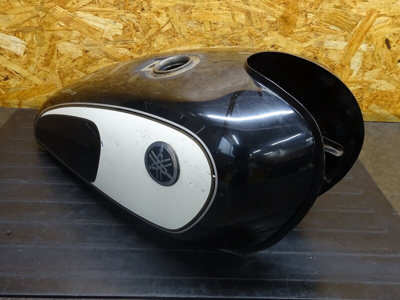 【250511】SR400 (1JR-335)■ 燃料タンク ガソリンタンク フューエルタンク ※検索：SR500 1JN 2J2 2H6 | 中古バイクパーツ通販・買取　ジャンクヤード鳥取　JunkYard