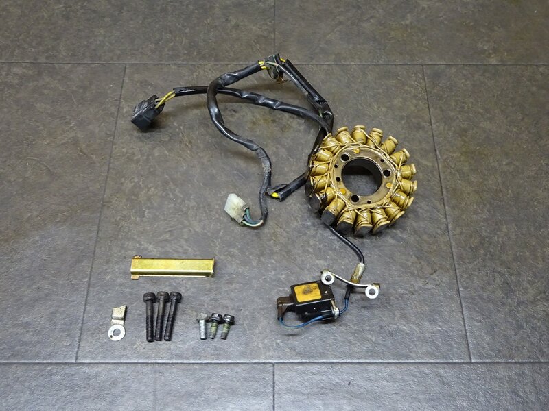 【250603】FTR223(MC34-1005)◆ ジェネレーターセット ピックアップコイル ※エンジンパーツ | 中古バイクパーツ通販・買取　ジャンクヤード鳥取　JunkYard