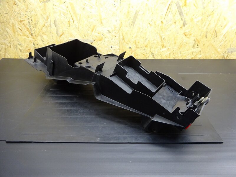 【250619】バリオスⅡ(ZR250B-021)◆ リアインナーフェンダー リアフェンダー カット加工有 【バリオス2 | 中古バイクパーツ通販・買取　ジャンクヤード鳥取　JunkYard
