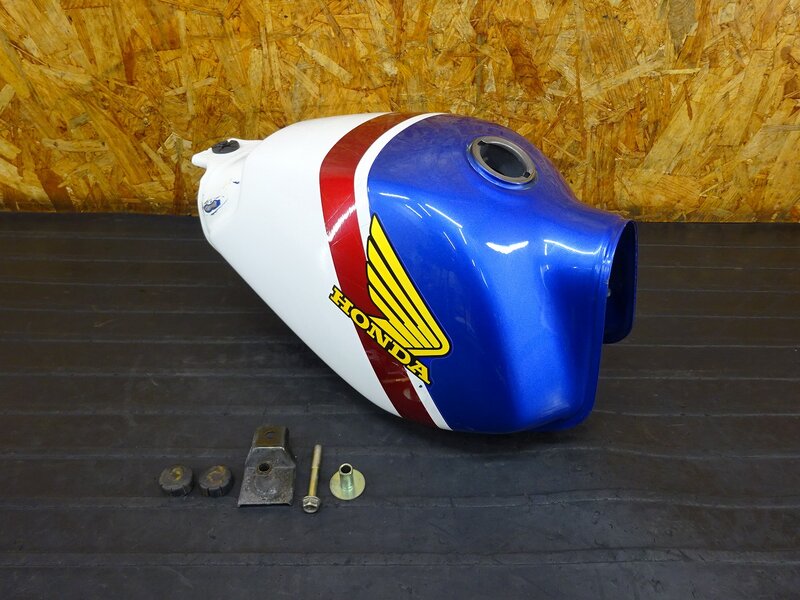 【250625】FTR223(MC34-1010)◇ 燃料タンク ガソリンタンク フューエル コック ブッシュ 傷有 | 中古バイクパーツ通販・買取　ジャンクヤード鳥取　JunkYard