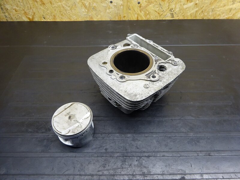【250714】SRX400(3VN-088)◆ シリンダーセット ピストン 傷有 ※エンジンパーツ 8700km外し | 中古バイクパーツ通販・買取　ジャンクヤード鳥取　JunkYard
