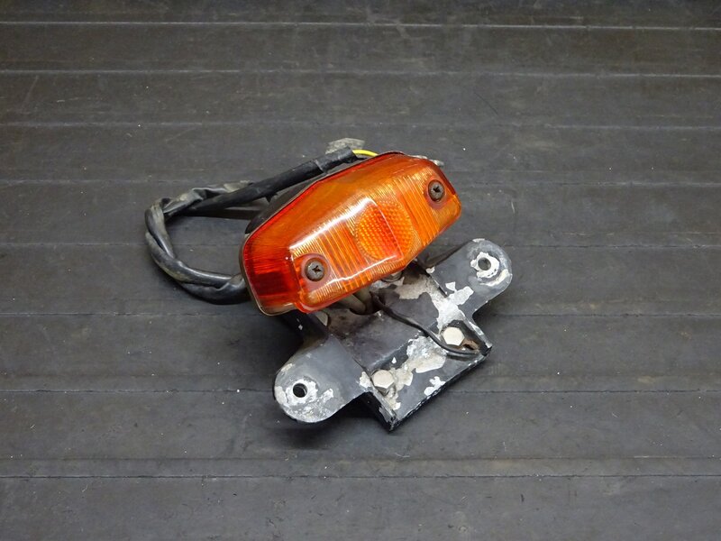 【250724】SR400(1JR-269)◆ 社外テールランプ ブレーキランプ ルーカスタイプ 腐食/劣化有 【検:SR500 1JN 2J2 2H6 | 中古バイクパーツ通販・買取　ジャンクヤード鳥取　JunkYard