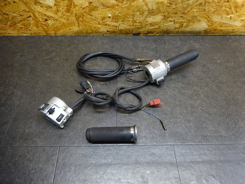 【250801】マグナ250(MC29-1029)◆ ハンドルスイッチ左右セット スイッチボックス スロットルパイプ 破損有 | 中古バイクパーツ通販・買取　ジャンクヤード鳥取　JunkYard