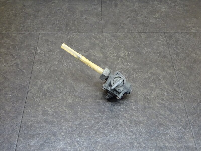 【250801】マグナ250(MC29-1029)◆ 燃料コック ガソリンコック フューエルコック | 中古バイクパーツ通販・買取　ジャンクヤード鳥取　JunkYard