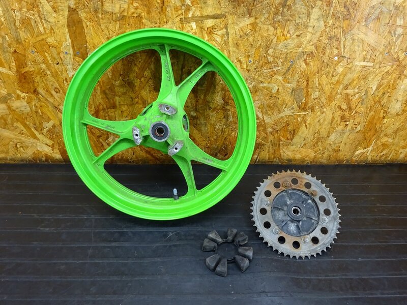 【250804】ZXR250(ZX250C-015)◇ リアホイール 18×4.00 R-1288 ハブ スプロケット 48T 腐食 傷 汚れ有 | 中古バイクパーツ通販・買取　ジャンクヤード鳥取　JunkYard