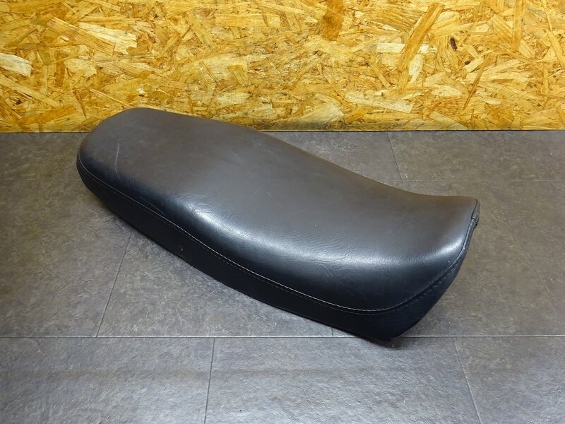 【250814】SRX600(1JK-010)◆ シート(2) シートベース 1JK-24730-00 破れ/穴あけ有 【SRX400 1JL | 中古バイクパーツ通販・買取　ジャンクヤード鳥取　JunkYard