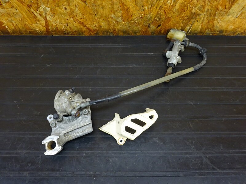 【250913】KDX125SR(DX125A-008)◇ リアブレーキセット ブレーキキャリパー サポート ブレーキマスター Φ1/2 劣化有 ※検索:200 220 250 | 中古バイクパーツ通販・買取　ジャンクヤード鳥取　JunkYard