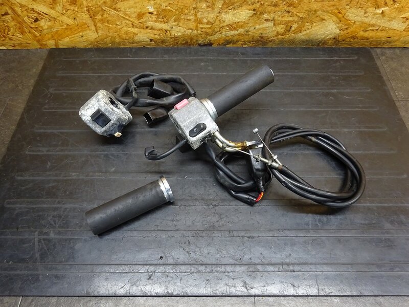 【250912】エリミネーター250V(VN250A-033)◆ ハンドルスイッチ左右セット スイッチボックス 回り止め破損/割れ有 | 中古バイクパーツ通販・買取　ジャンクヤード鳥取　JunkYard