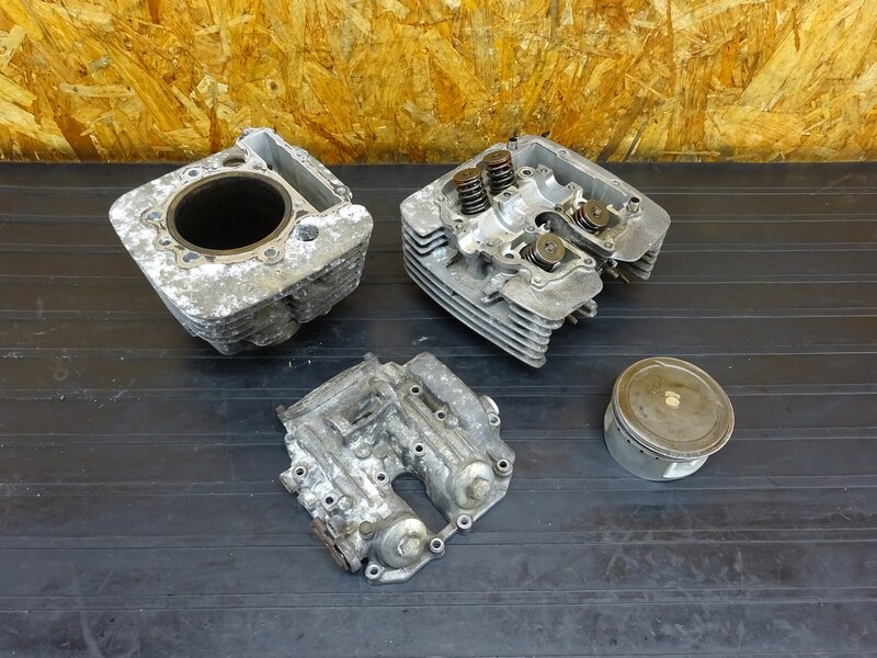 【250921】SRX600(1JK)◇ シリンダーセット ピストン シリンダーヘッド シリンダーヘッドカバー ※エンジンパーツ【SRX400 1JL | 中古バイクパーツ通販・買取　ジャンクヤード鳥取　JunkYard