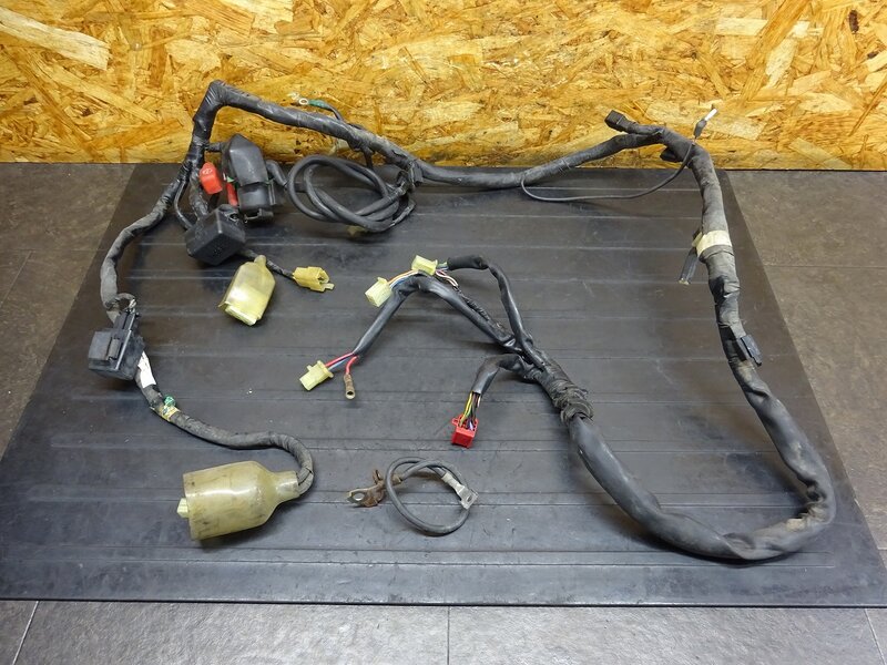 【251008】VT250スパーダ(MC20-1004)◆ メインハーネス スターターリレー ヒューズボックス | 中古バイクパーツ通販・買取　ジャンクヤード鳥取　JunkYard