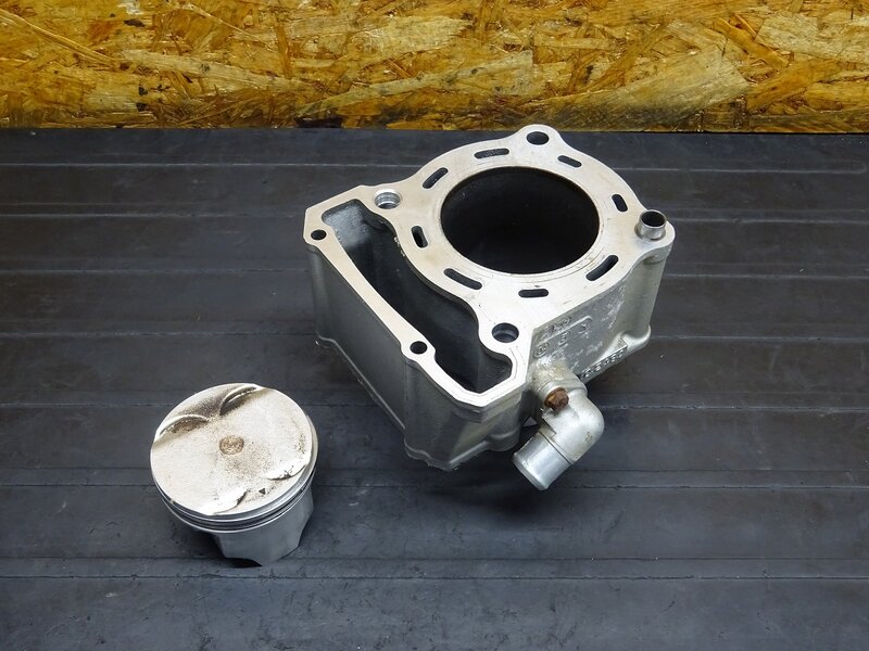 【251107】KLX250(LX250E-A05)◆ シリンダー ピストン ※エンジンパーツ【04’ Dトラッカー | 中古バイクパーツ通販・買取　ジャンクヤード鳥取　JunkYard