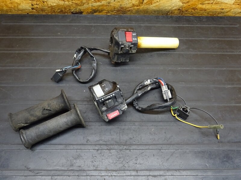 【251115】SDR200(2TV-007)◆ ハンドルスイッチ左右セット スイッチボックス スロットルパイプ 削れ有 | 中古バイクパーツ通販・買取　ジャンクヤード鳥取　JunkYard