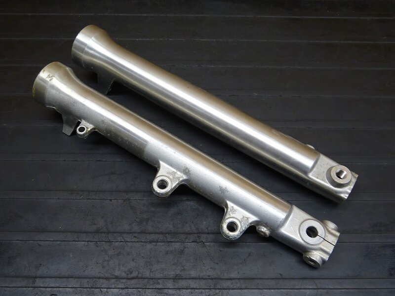 【251115】SDR200(2TV-007)◆ ボトムケース アウターチューブ フロントフォーク | 中古バイクパーツ通販・買取　ジャンクヤード鳥取　JunkYard