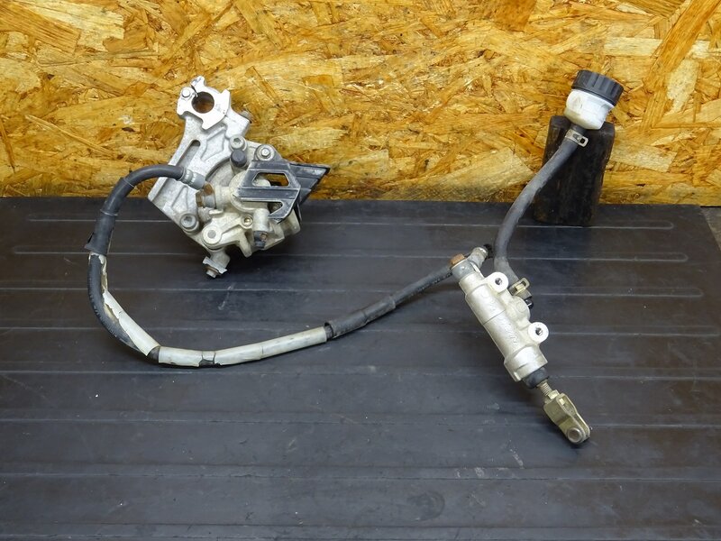 【251118】KDX200SR(DX200G-004)◆ リアブレーキset リアブレーキキャリパー マスターシリンダー Φ1/2 ガード破損有 【検索:125 220 250 | 中古バイクパーツ通販・買取　ジャンクヤード鳥取　JunkYard