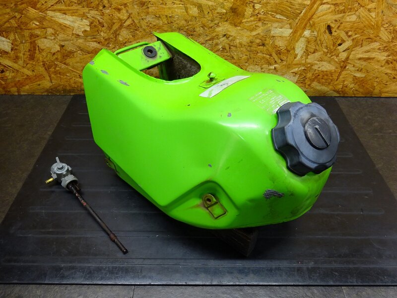 【251118】KDX200SR(DX200G-004)◆ 燃料タンク ガソリンタンク フューエルタンク タンクキャップ 鍵無 凹み有 中錆有 【検索:125 220 250 | 中古バイクパーツ通販・買取　ジャンクヤード鳥取　JunkYard