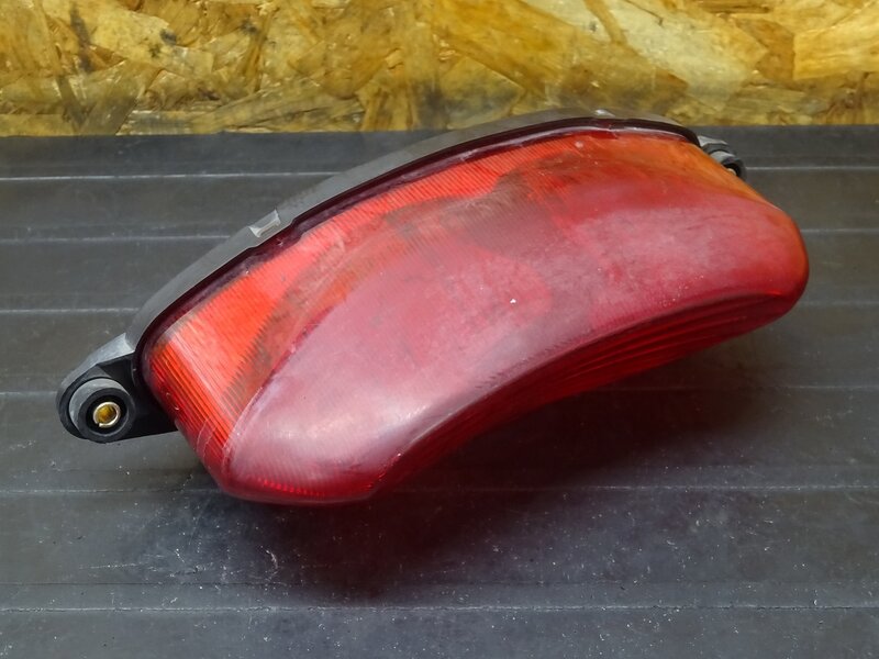 【251121】VTR1000F(SC36-1100)■ テールランプ ブレーキランプ 【ファイアーストーム | 中古バイクパーツ通販・買取　ジャンクヤード鳥取　JunkYard