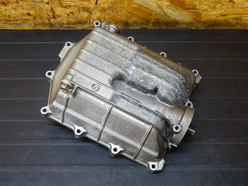 【251121】VTR1000F(SC36-1100)● オイルパン 腐食有 ※エンジンパーツ【ファイアーストーム | 中古バイクパーツ通販・買取　ジャンクヤード鳥取　JunkYard