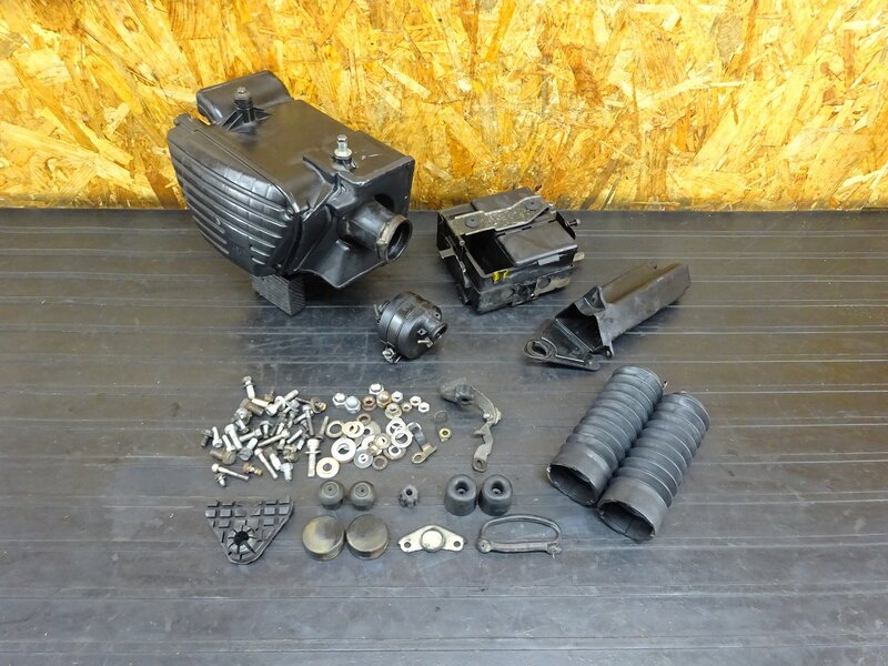 【251201】SR400(1JR-290)◇ エアクリーナーボックス エアクリ バッテリーボックス ブッシュ ブーツ 純正戻しに 【検:SR500 1JN 2J2 2H6 | 中古バイクパーツ通販・買取　ジャンクヤード鳥取　JunkYard