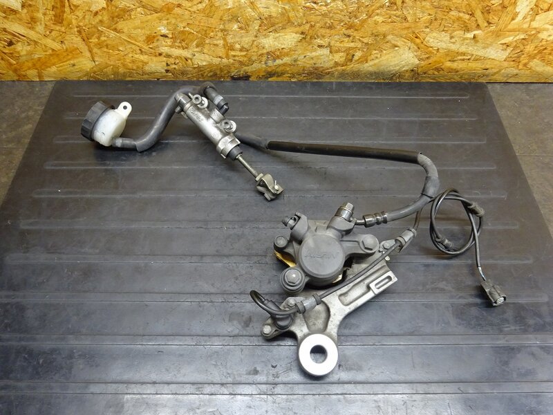 【251206】VTR250(MC33-1602)◆ リアブレーキセット リアブレーキキャリパー マスターシリンダー Φ1/2 ABSセンサー 【Fi | 中古バイクパーツ通販・買取　ジャンクヤード鳥取　JunkYard