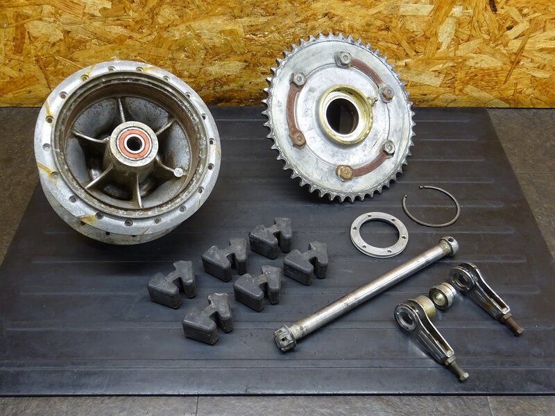 【251234】SR400(1JR-254)◆ リアホイールハブ スプロケット 47T チェーンアジャスター曲がり有 【検:SR500 1JN 2J2 2H6 | 中古バイクパーツ通販・買取　ジャンクヤード鳥取　JunkYard