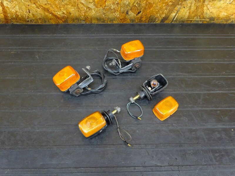 【260112】FZR250R(3LN-281)◇ ウインカーセット リアウインカー(ステー曲がり有) フロントウインカー(割れ/破損有) | 中古バイクパーツ通販・買取　ジャンクヤード鳥取　JunkYard