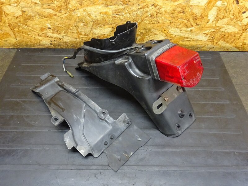 【260111】TDR80 (3GA-001)◆ リアフェンダー リアインナーフェンダー テールランプ ブレーキランプ | 中古バイクパーツ通販・買取　ジャンクヤード鳥取　JunkYard