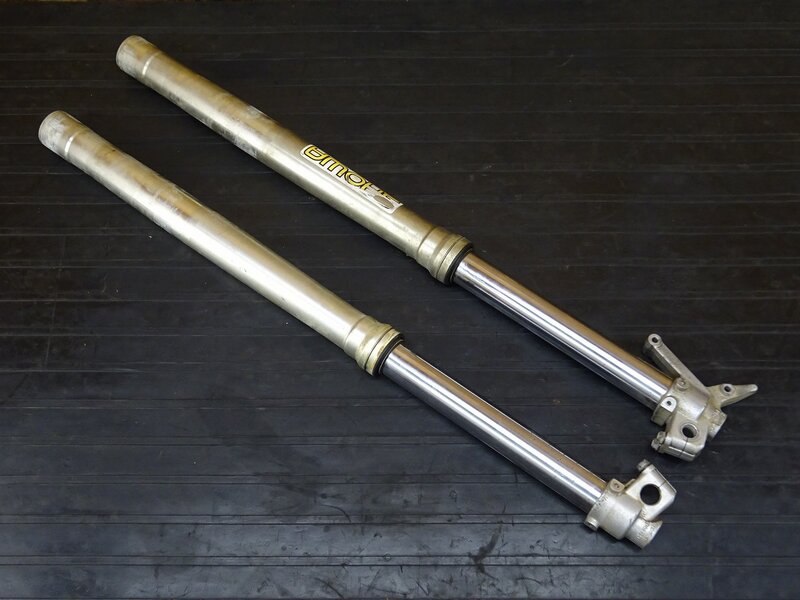 【260207】CRM250R(MD24-1405)◆ フロントフォーク インナーチューブ ボトムケース 倒立フォーク 腐食/錆/オイル漏れ有 | 中古バイクパーツ通販・買取　ジャンクヤード鳥取　JunkYard