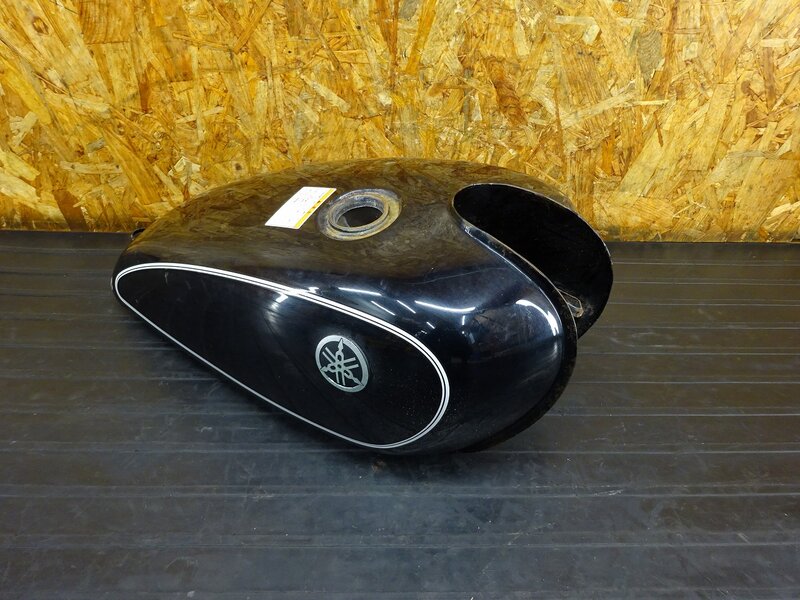 【260215】SR400(RH01J-008)◇ 燃料タンク ガソリンタンク フューエルタンク 中錆/凹み有【イモビ付 | 中古バイクパーツ通販・買取　ジャンクヤード鳥取　JunkYard