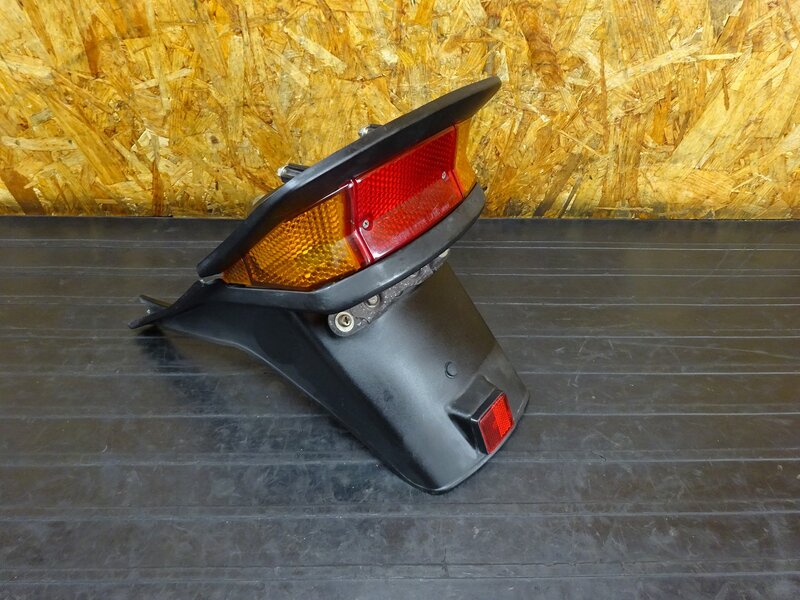 【260316】VT250F(MC08-1018)◇ リアフェンダー テールランプ ブレーキランプ ウインカー 【丸フレーム | 中古バイクパーツ通販・買取　ジャンクヤード鳥取　JunkYard