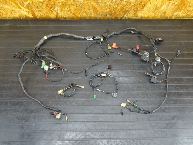 【250429】ZZR1100(ZXT10D-053)◇ メインハーネス スターターリレー マグネットスイッチ ウインカーリレー 【ZZ-R1100 ZX-11 | 中古バイクパーツ通販・買取　ジャンクヤード鳥取　JunkYard