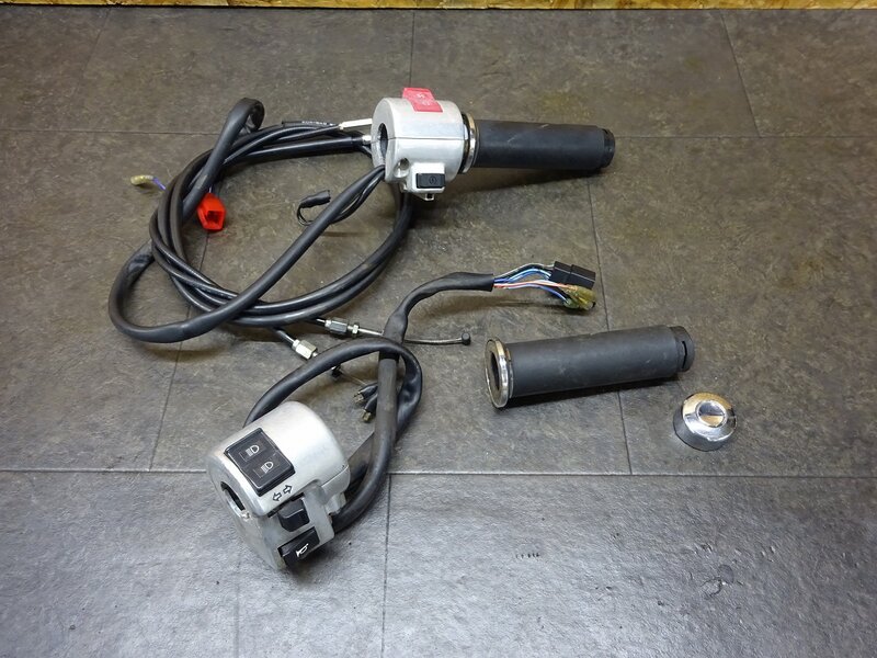 【250508】マグナ250(MC29-1700)◆ ハンドルスイッチ左右セット スイッチボックス 【V-TWIN Vツイン | 中古バイクパーツ通販・買取　ジャンクヤード鳥取　JunkYard