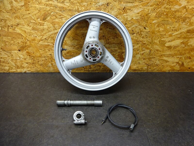 【250510】ZZR1200(ZXT20C-002)◆ フロントホイール 17×3.50 メーターギア フロントアクスルシャフト フレ無し 【ZZ-R1200 | 中古バイクパーツ通販・買取　ジャンクヤード鳥取　JunkYard