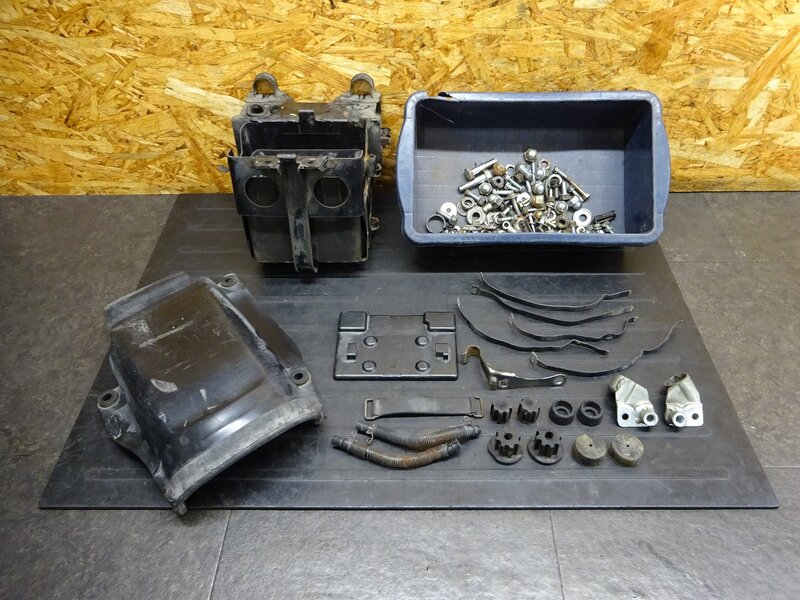 【250803】XS650SP(3G5-000)◆ ボルトセット バッテリーボックス リアインナーフェンダー ブッシュ 【SPL スペシャル | 中古バイクパーツ通販・買取　ジャンクヤード鳥取　JunkYard