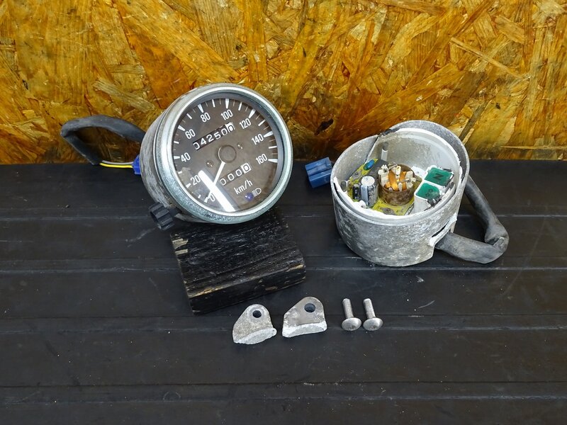 【250805】ST400 テンプター(NK43A-100)◇ スピードメーター 4250km 凹み 破損 腐食有 【TEMPTER | 中古バイクパーツ通販・買取　ジャンクヤード鳥取　JunkYard