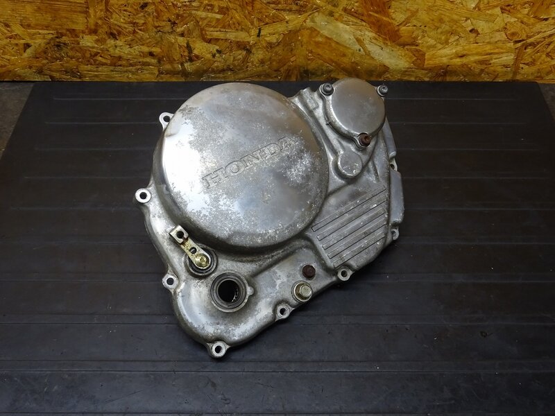 【250807】GB400TT(NC20-1011)◆ クラッチカバー エンジンカバー右 オイルフィルターカバー ※エンジンパーツ【検索:GB500TT | 中古バイクパーツ通販・買取　ジャンクヤード鳥取　JunkYard