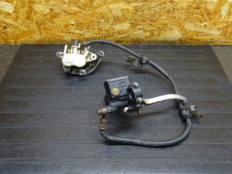 【250808】VTR250(MC33-1020)◆ フロントブレーキセット フロントブレーキキャリパー ブレーキマスタシリンダー ボルト残り/削れ有 | 中古バイクパーツ通販・買取　ジャンクヤード鳥取　JunkYard