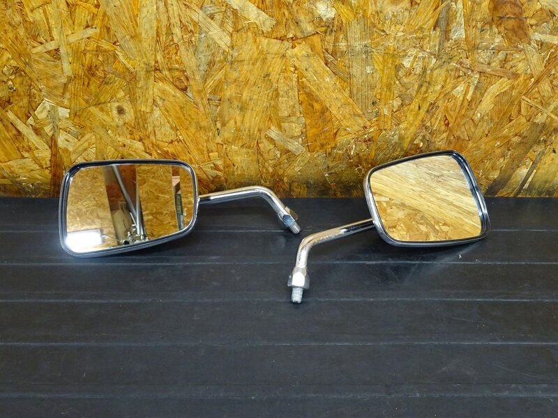 【250811】W650(EJ650A-012)◇ ミラー左右セット メッキ 正ネジ 10mm 錆 凹み有 【検索:W400 EJ400A | 中古バイクパーツ通販・買取　ジャンクヤード鳥取　JunkYard
