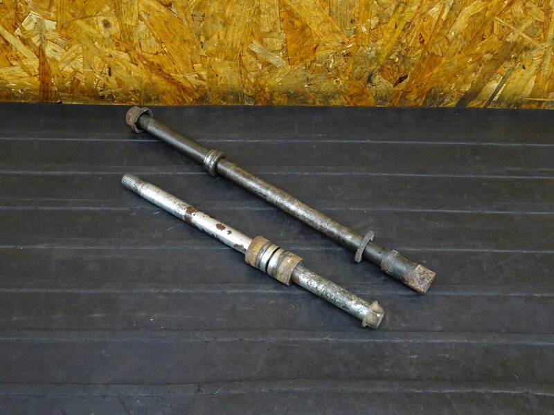 【250821】ドラッグスター1100(VP10J-000)◇ アクスルシャフト前後セット フロント リア | 中古バイクパーツ通販・買取　ジャンクヤード鳥取　JunkYard