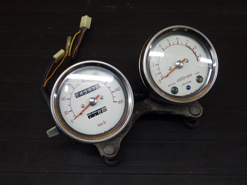 【250914】SR500(1JN-226)● スピードメーター タコメーター インジケーターランプ メーターステー 錆有 【検索:2J2 SR400 2H6 1JR | 中古バイクパーツ通販・買取　ジャンクヤード鳥取　JunkYard