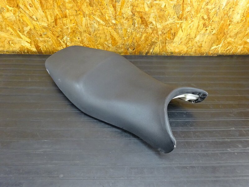 【251002】CBR1100XX◇ シート 破れ 汚れ有 【ブラックバード SC35 Fi | 中古バイクパーツ通販・買取　ジャンクヤード鳥取　JunkYard