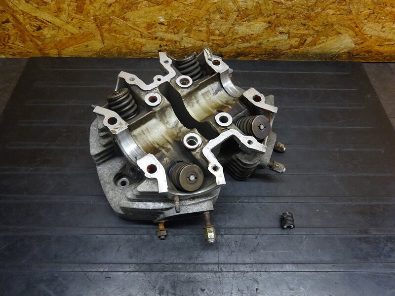 【251016】XS650(S650-018)◆ シリンダーヘッド バルブ 破損有 ※エンジンパーツ【検索：XS-1 | 中古バイクパーツ通販・買取　ジャンクヤード鳥取　JunkYard