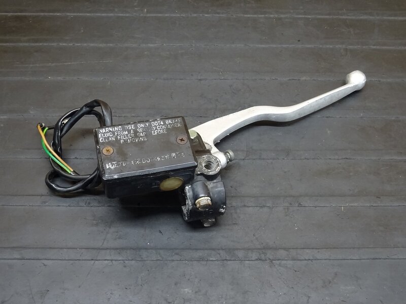 【251102】SR400(RH01J-020)◆ フロントブレーキマスター マスターシリンダー Φ14 ニッシン NISSIN レバー削れ有 【イモビ付 | 中古バイクパーツ通販・買取　ジャンクヤード鳥取　JunkYard