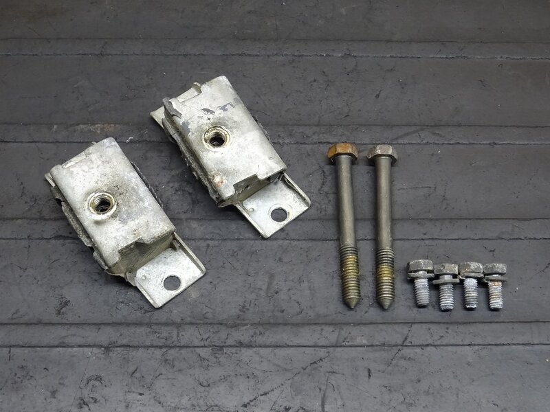 【251102】SR400(RH01J-020)◆ シートステー シートマウントラバー シートブッシュ ブラケット ダンパー ひび割れ有 【イモビ付 | 中古バイクパーツ通販・買取　ジャンクヤード鳥取　JunkYard