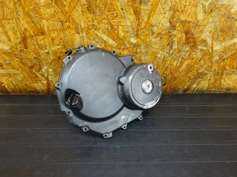 【251105】】ホーネット250(MC31)◇ エンジンカバー右 クラッチカバー オイルフィラーキャップ 削れ有 ※エンジンパーツ MC14E-1550986外し | 中古バイクパーツ通販・買取　ジャンクヤード鳥取　JunkYard