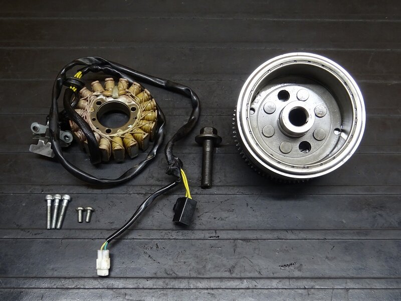 【251107】KLX250(LX250E-A05)◆ ジェネレーター ピックアップコイル フライホイール ※エンジンパーツ【04’ Dトラッカー | 中古バイクパーツ通販・買取　ジャンクヤード鳥取　JunkYard