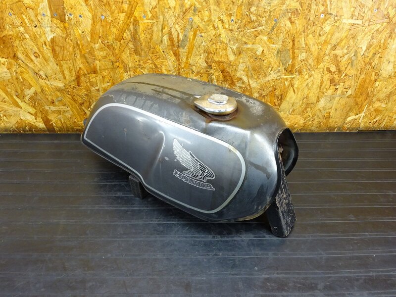 【251109】GB250クラブマン(MC10-1105)◇ 燃料タンク ガソリンタンク フューエルタンク タンクキャップ コック固着/タンク内錆/傷有 【2型 | 中古バイクパーツ通販・買取　ジャンクヤード鳥取　JunkYard