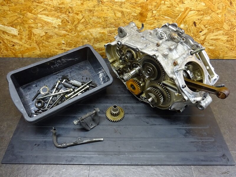 【251110】SRX400(3VN-086)◆ エンジン腰下 ミッション クランクシャフト コンロッド エンジンボルト ※エンジンパーツ 【SRX600 | 中古バイクパーツ通販・買取　ジャンクヤード鳥取　JunkYard