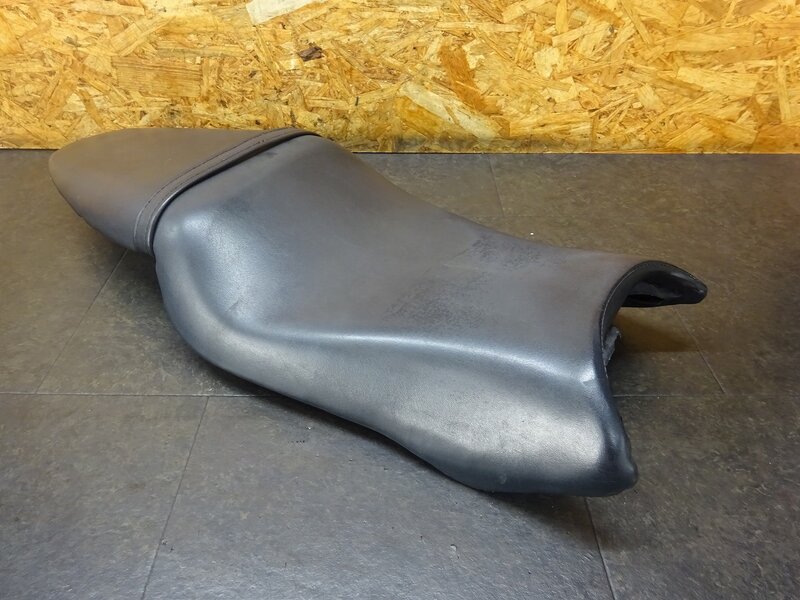 【251121】VTR1000F(SC36-1100)■ シート タンデムベルト 汚れ/破れ有 【ファイアーストーム | 中古バイクパーツ通販・買取　ジャンクヤード鳥取　JunkYard