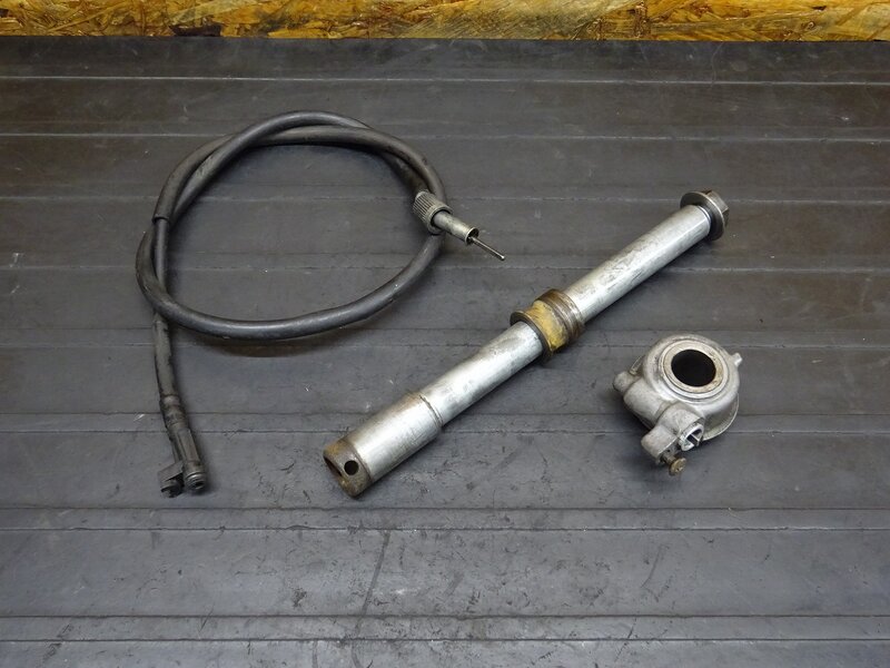 【251213】ブロス400(NC25-1100)◆ フロントアクスルシャフト スピードメーターギア ギヤ 【BROS ブロス650 | 中古バイクパーツ通販・買取　ジャンクヤード鳥取　JunkYard